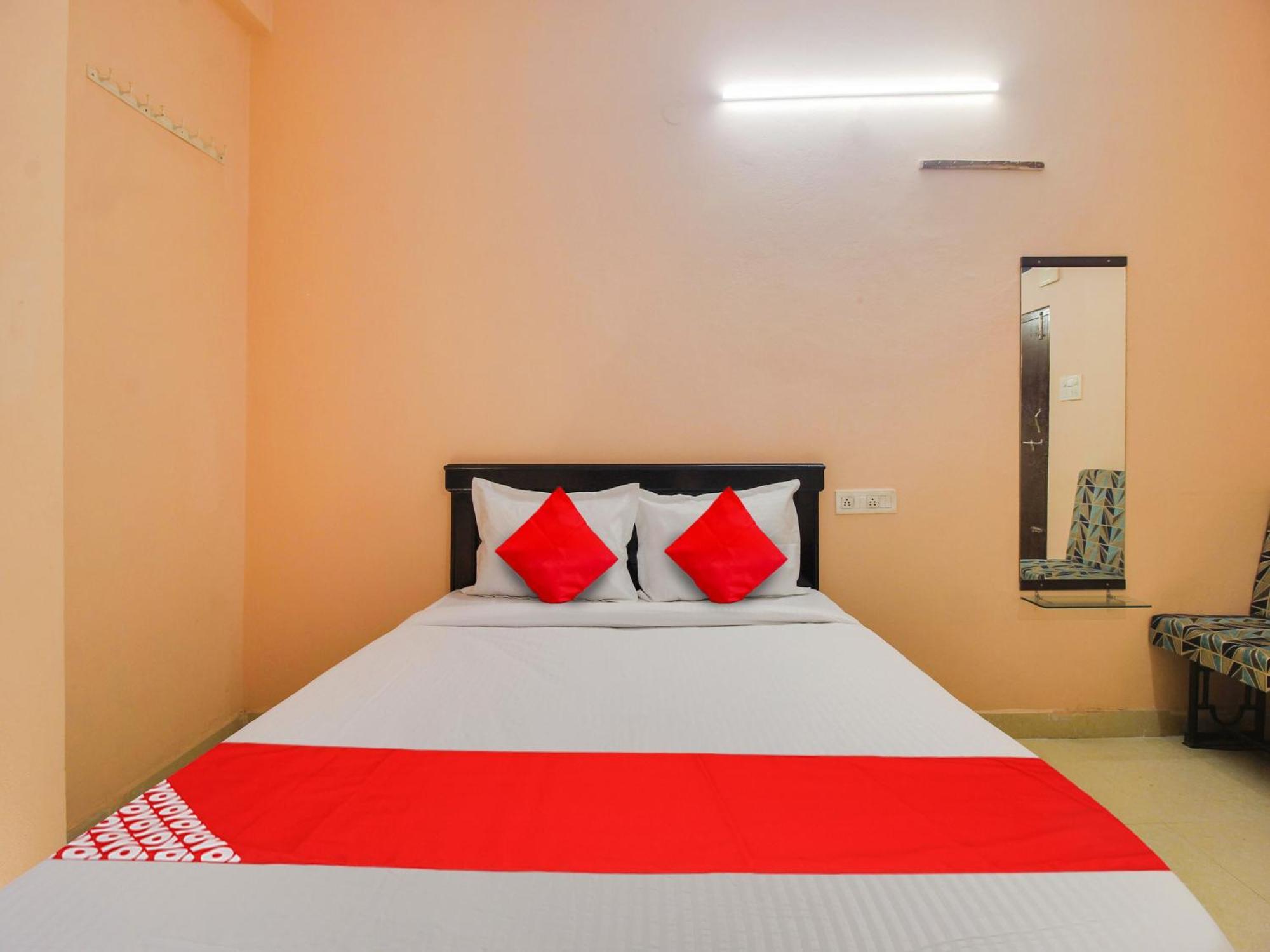 Pedda Ambarpet Hotel O R.J.International מראה חיצוני תמונה