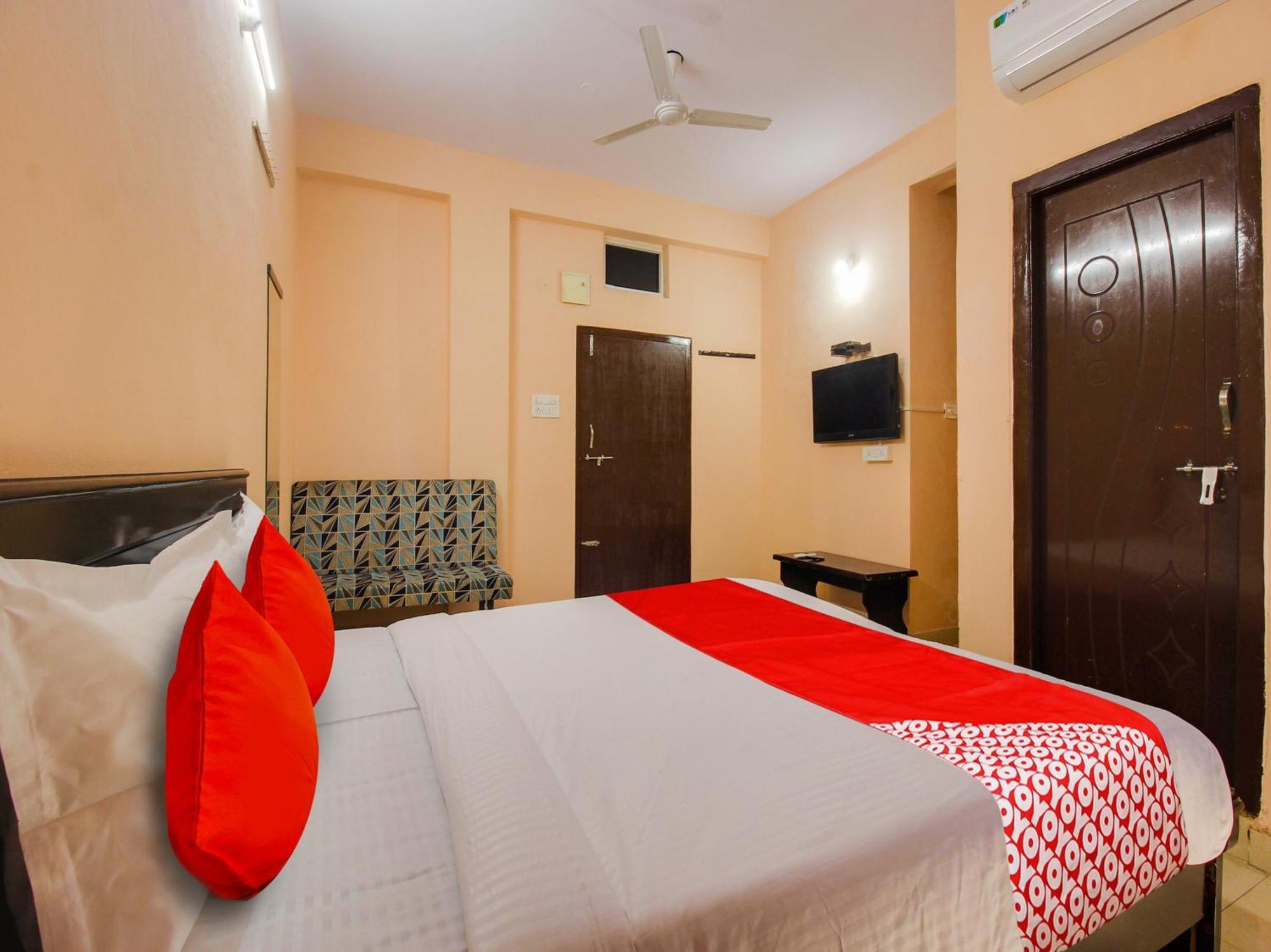 Pedda Ambarpet Hotel O R.J.International מראה חיצוני תמונה