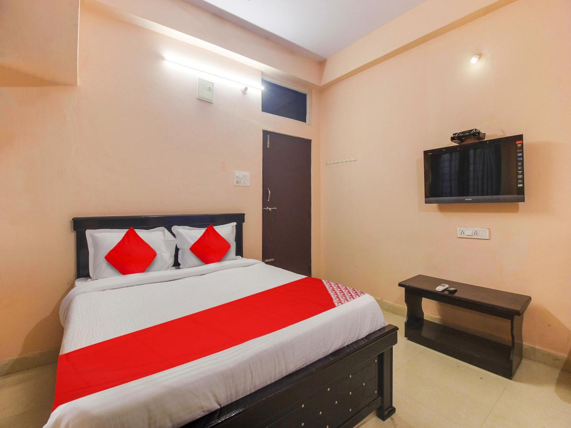 Pedda Ambarpet Hotel O R.J.International מראה חיצוני תמונה