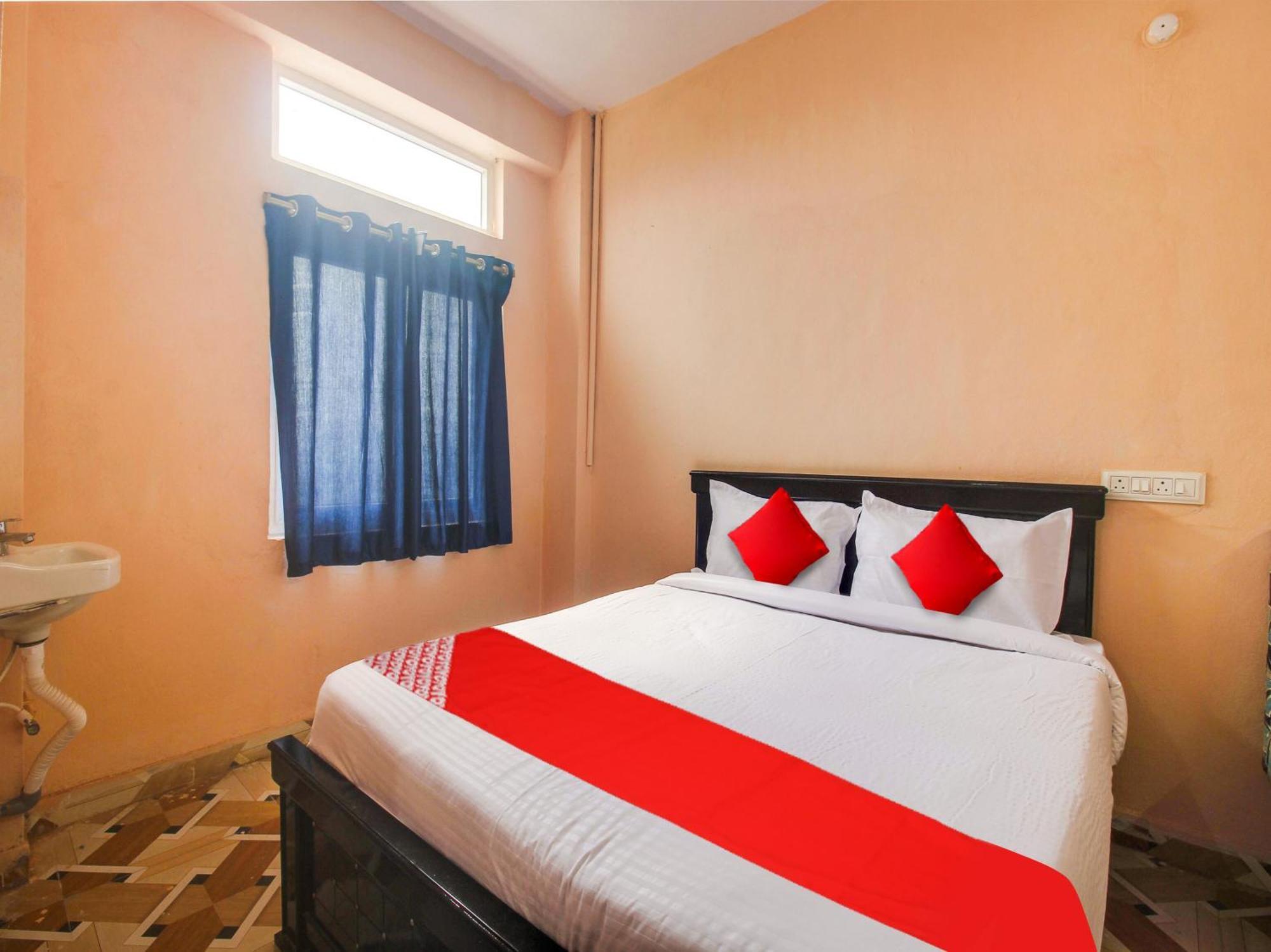 Pedda Ambarpet Hotel O R.J.International מראה חיצוני תמונה