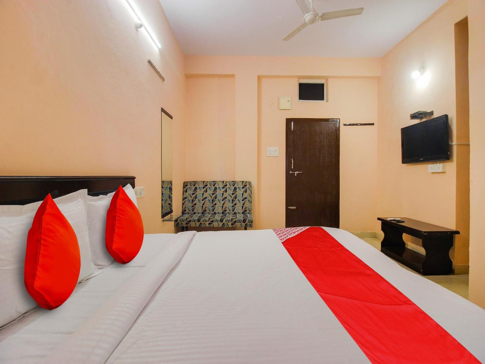 Pedda Ambarpet Hotel O R.J.International מראה חיצוני תמונה