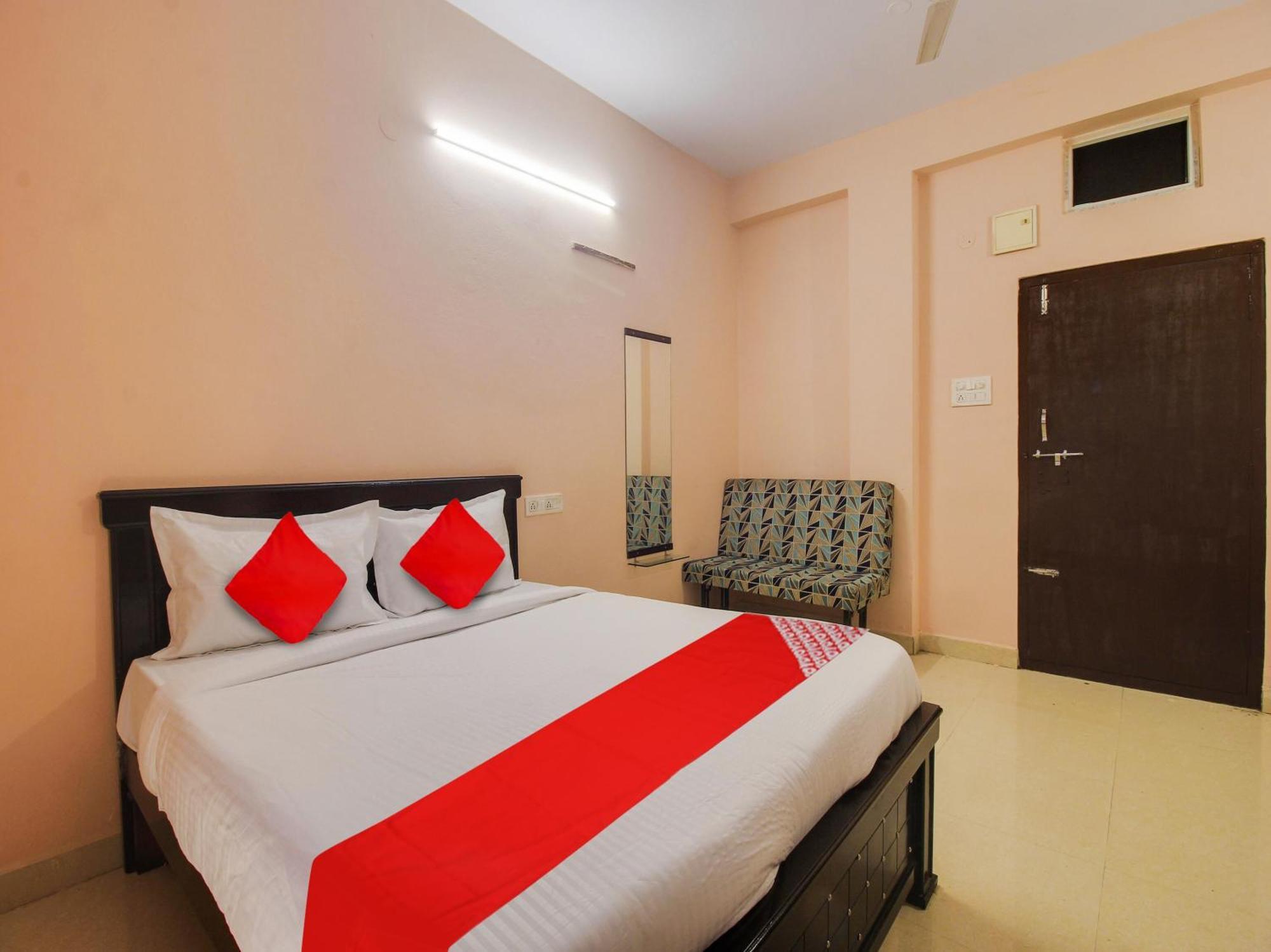 Pedda Ambarpet Hotel O R.J.International מראה חיצוני תמונה