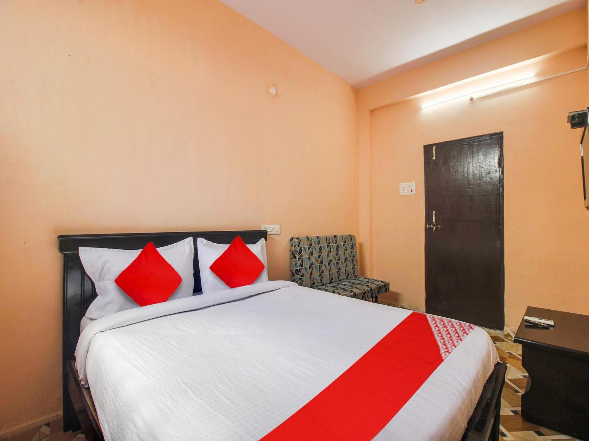 Pedda Ambarpet Hotel O R.J.International מראה חיצוני תמונה