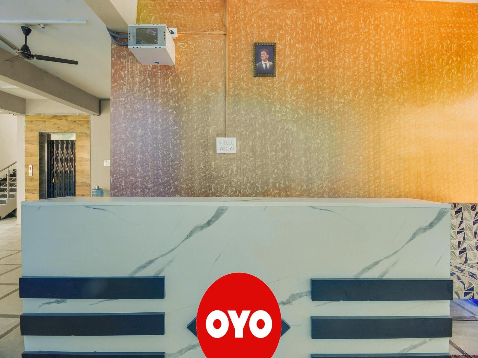 Pedda Ambarpet Hotel O R.J.International מראה חיצוני תמונה
