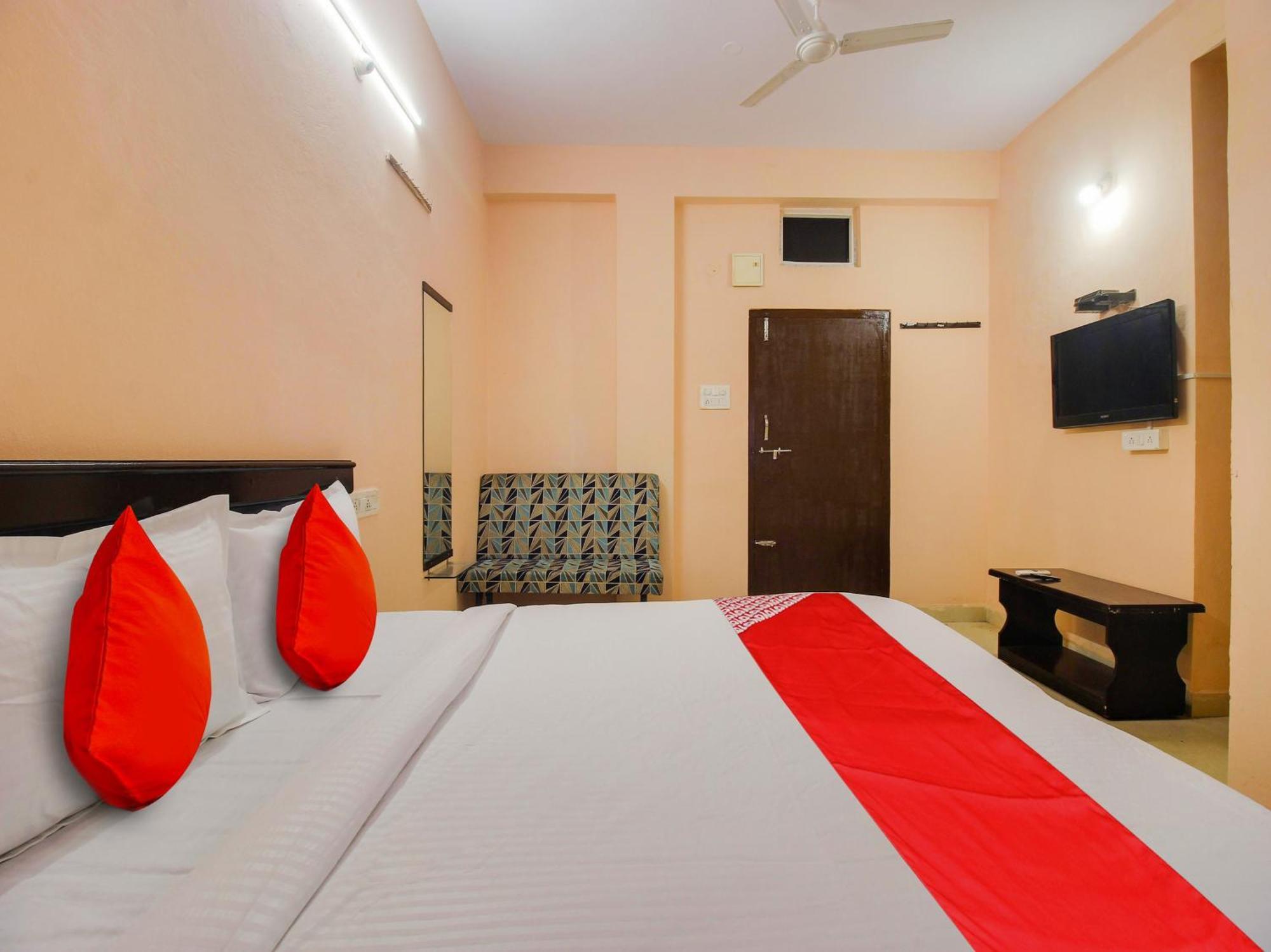 Pedda Ambarpet Hotel O R.J.International מראה חיצוני תמונה