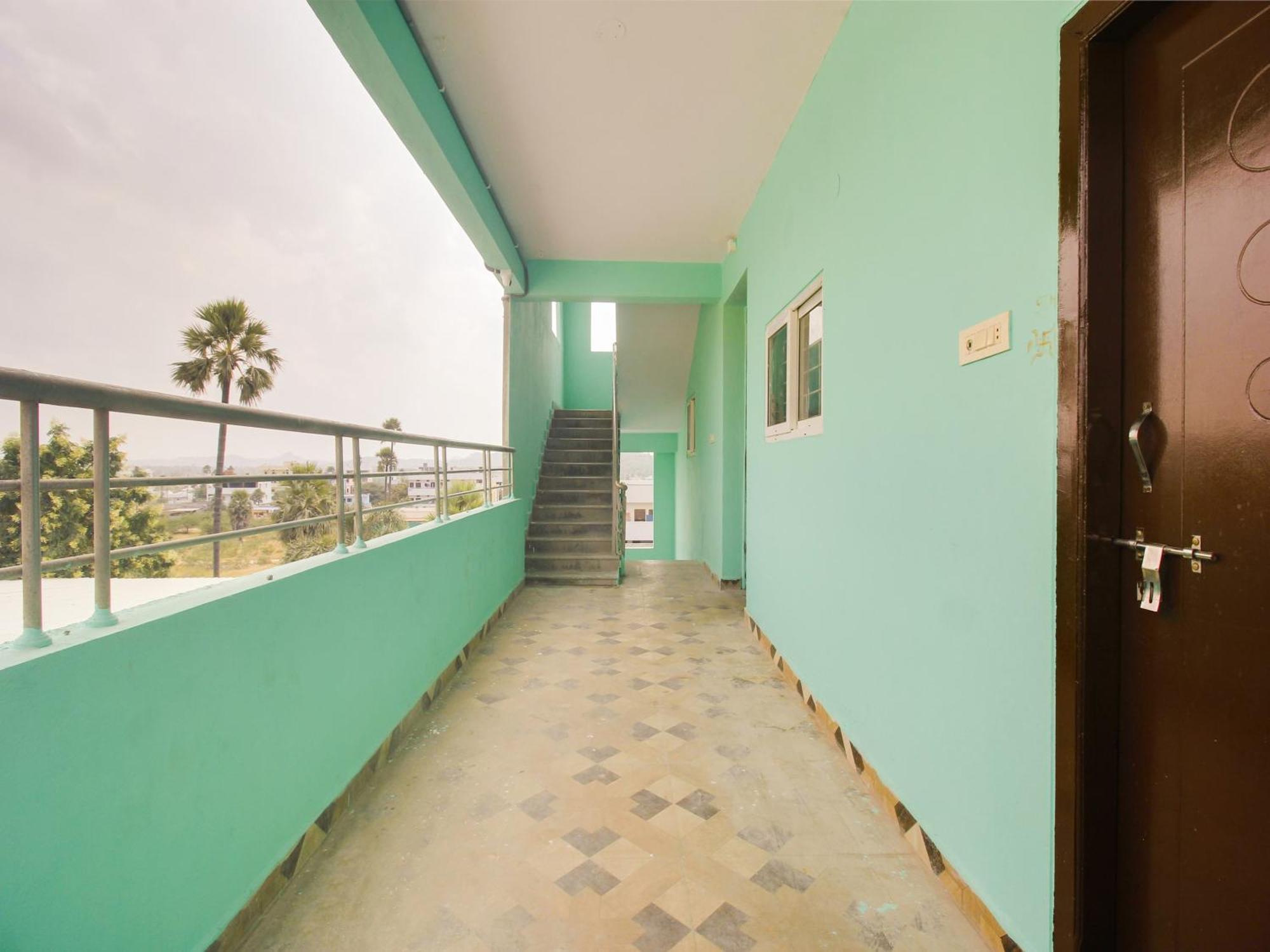 Pedda Ambarpet Hotel O R.J.International מראה חיצוני תמונה