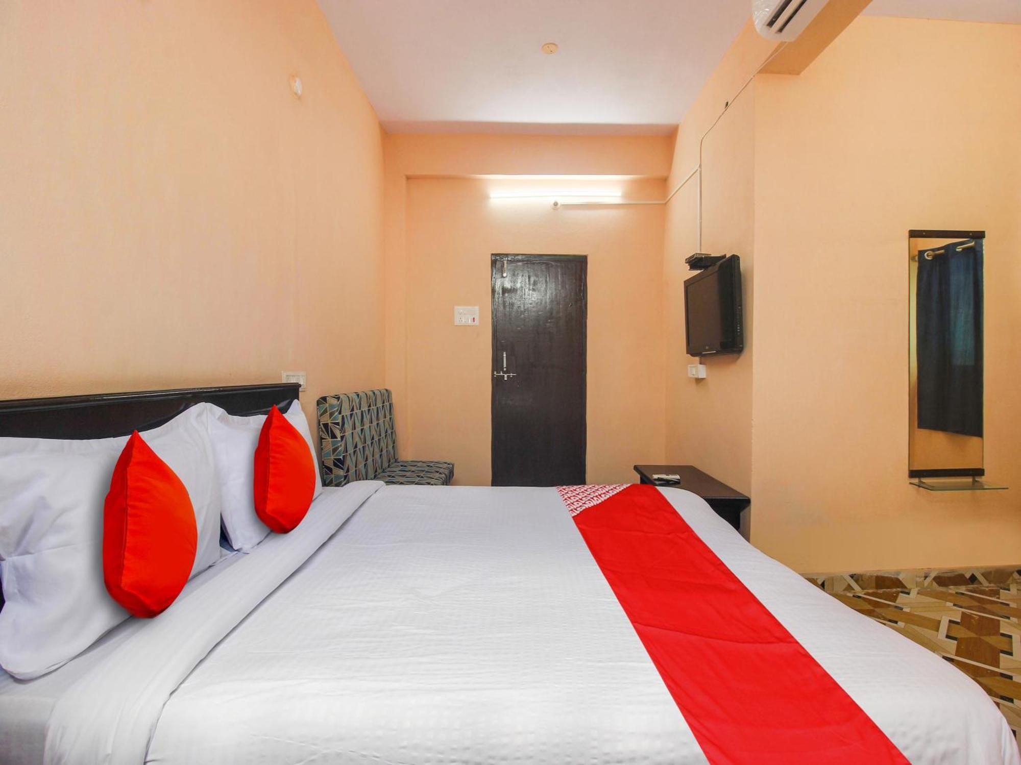 Pedda Ambarpet Hotel O R.J.International מראה חיצוני תמונה