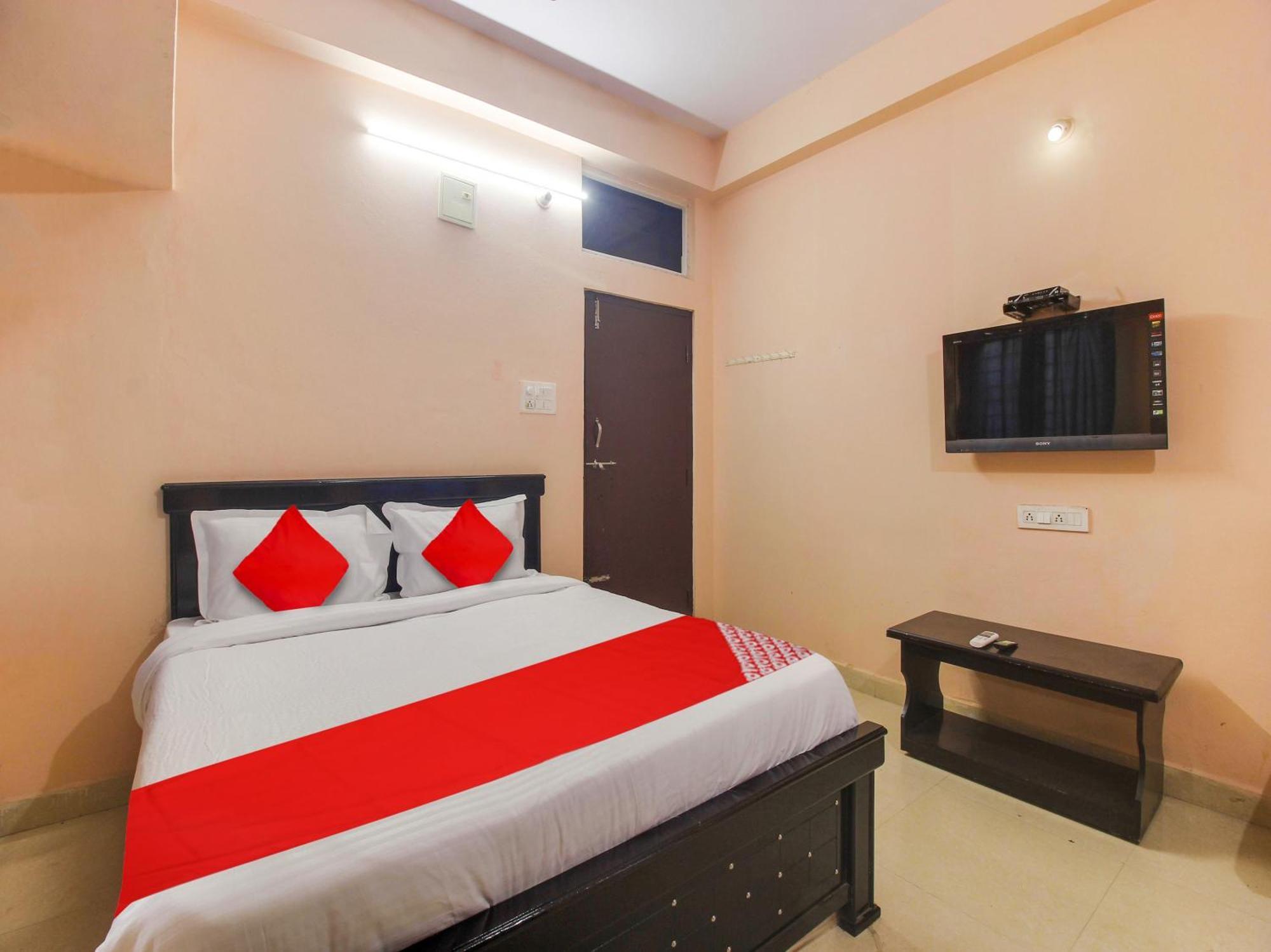 Pedda Ambarpet Hotel O R.J.International מראה חיצוני תמונה