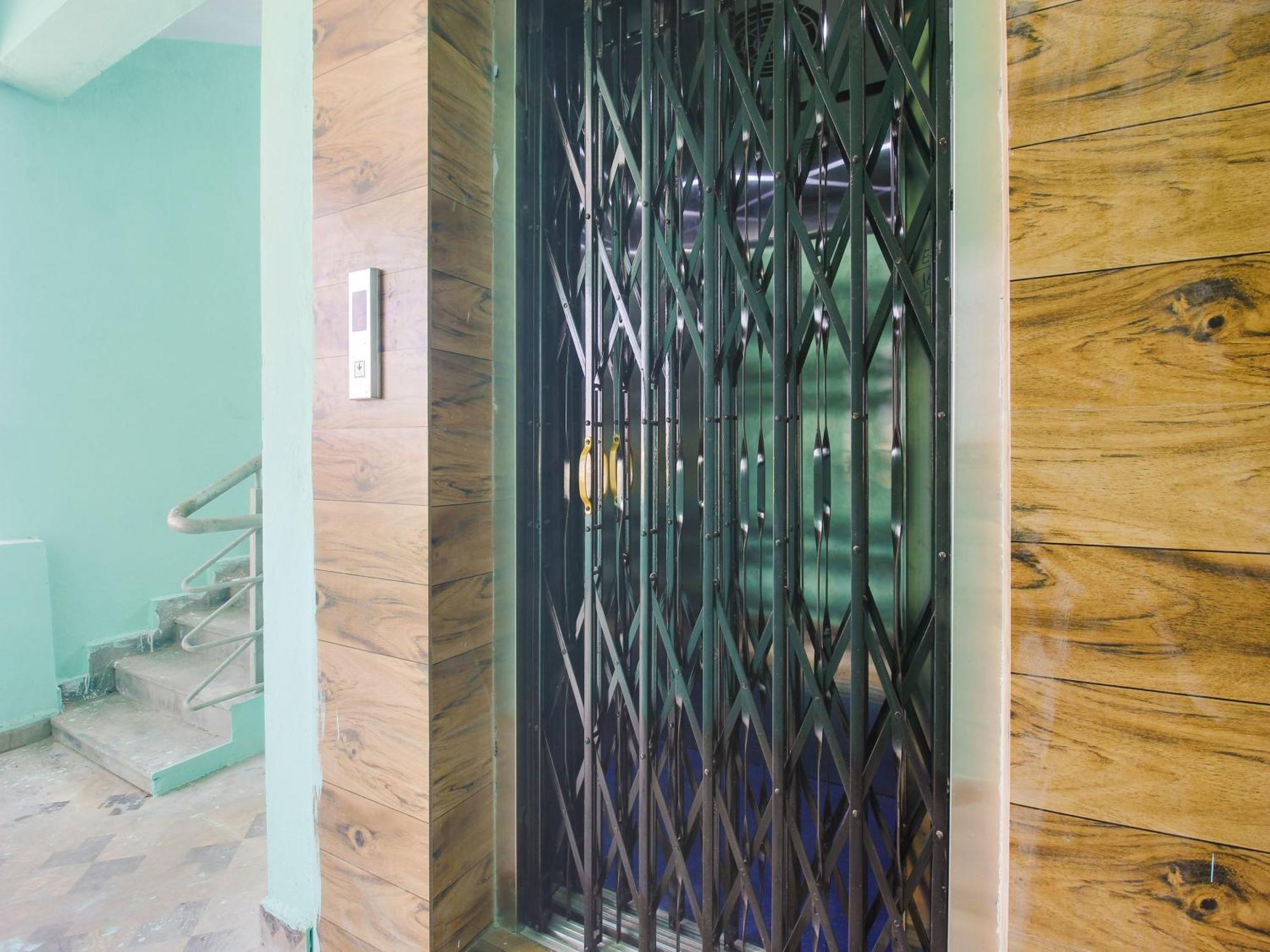 Pedda Ambarpet Hotel O R.J.International מראה חיצוני תמונה