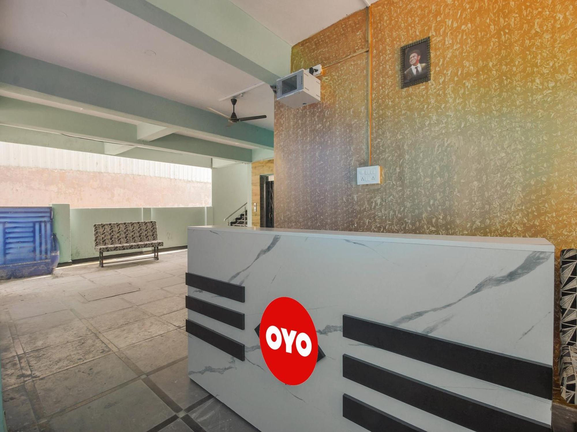 Pedda Ambarpet Hotel O R.J.International מראה חיצוני תמונה